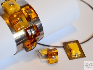 Bursztynowa biżuteria autorstwa Danuty i Mariusza Gliwińskich "Ambermoda"