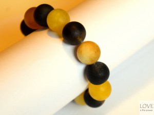 Bursztynowa bransoletka autorstwa Danuty Burczik-Kruczkowskiej