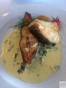 halibut w sosie szafranowym- Restauracja Przystań