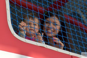 Ola bawi się na lotnisku Chopina