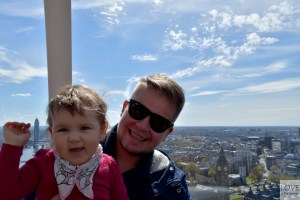 Ola szczęśliwa w London Eye