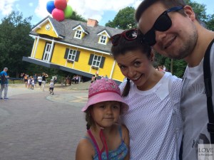 krzywy domek na Farmie Iluzji