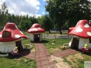 Wioska smerfów na Farmie Iluzji