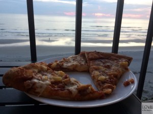 Pizza o wschodzie słońca :P